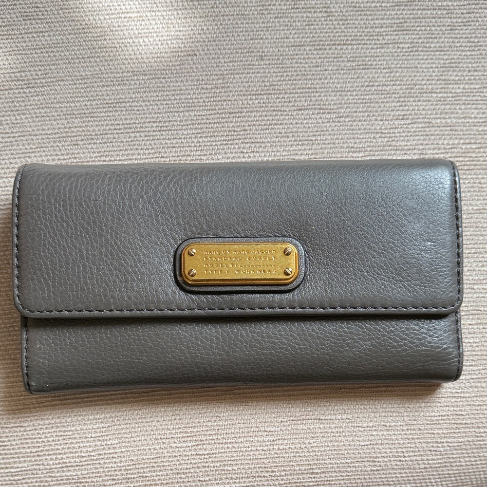 Marc by Marc Jacobs Gray Wallet with Gold Accents EUC